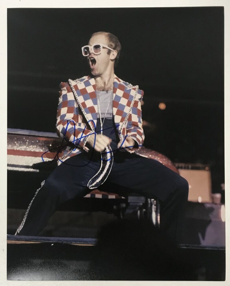 Elton John Signed Autographed Glossy 8x10 Photo Poster painting - COA Matching Holograms