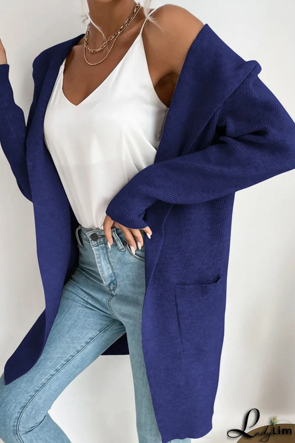 Effortless and Trendy Cardigan