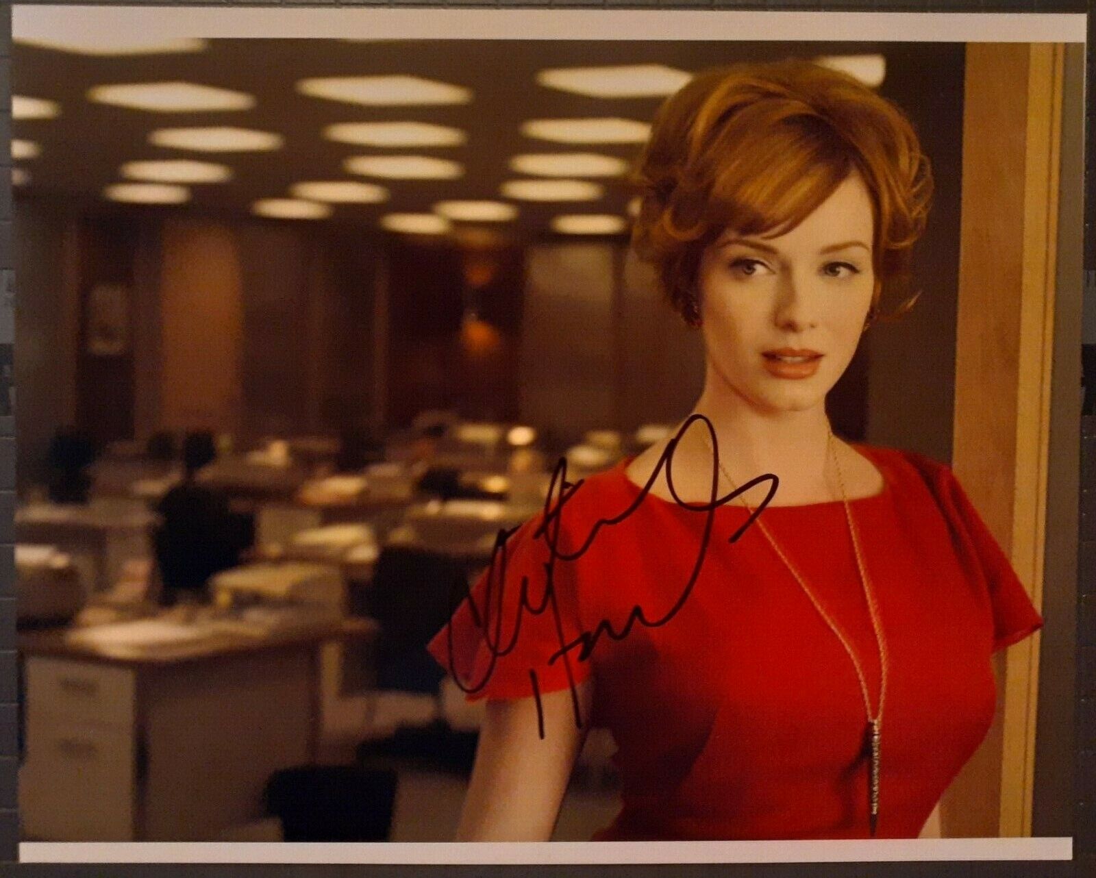 Christina Hendricks signed 8x10