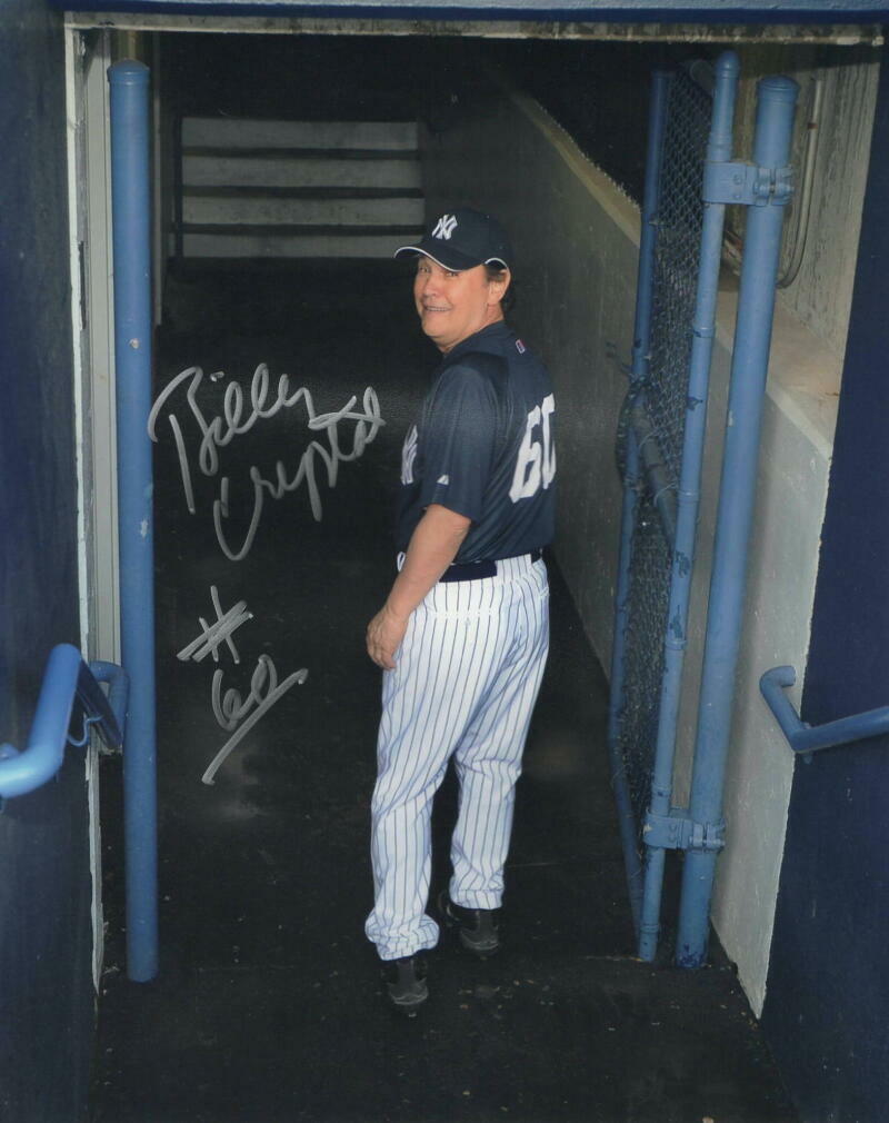 BILLY CRYSTAL SIGNED AUTOGRAPH 8X10 Photo Poster painting - NEW YORK YANKEES 61, MONSTERS INC