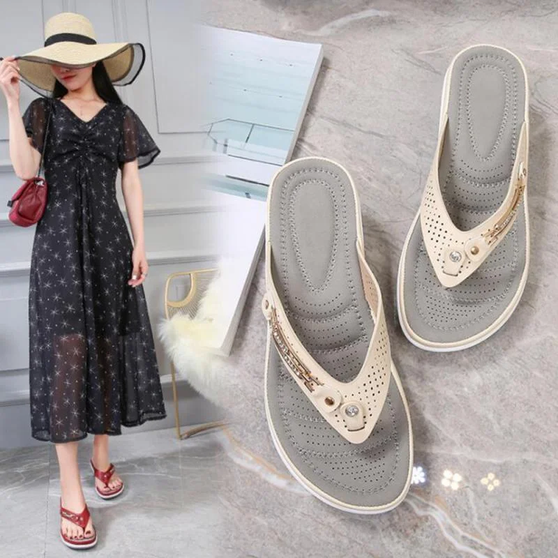 2022 Women&#39;s Slippers Summer New Fashion Metal Button Slides Shoes Wedge Beach Sandals Women Outside Platform Leisure Flip Flops