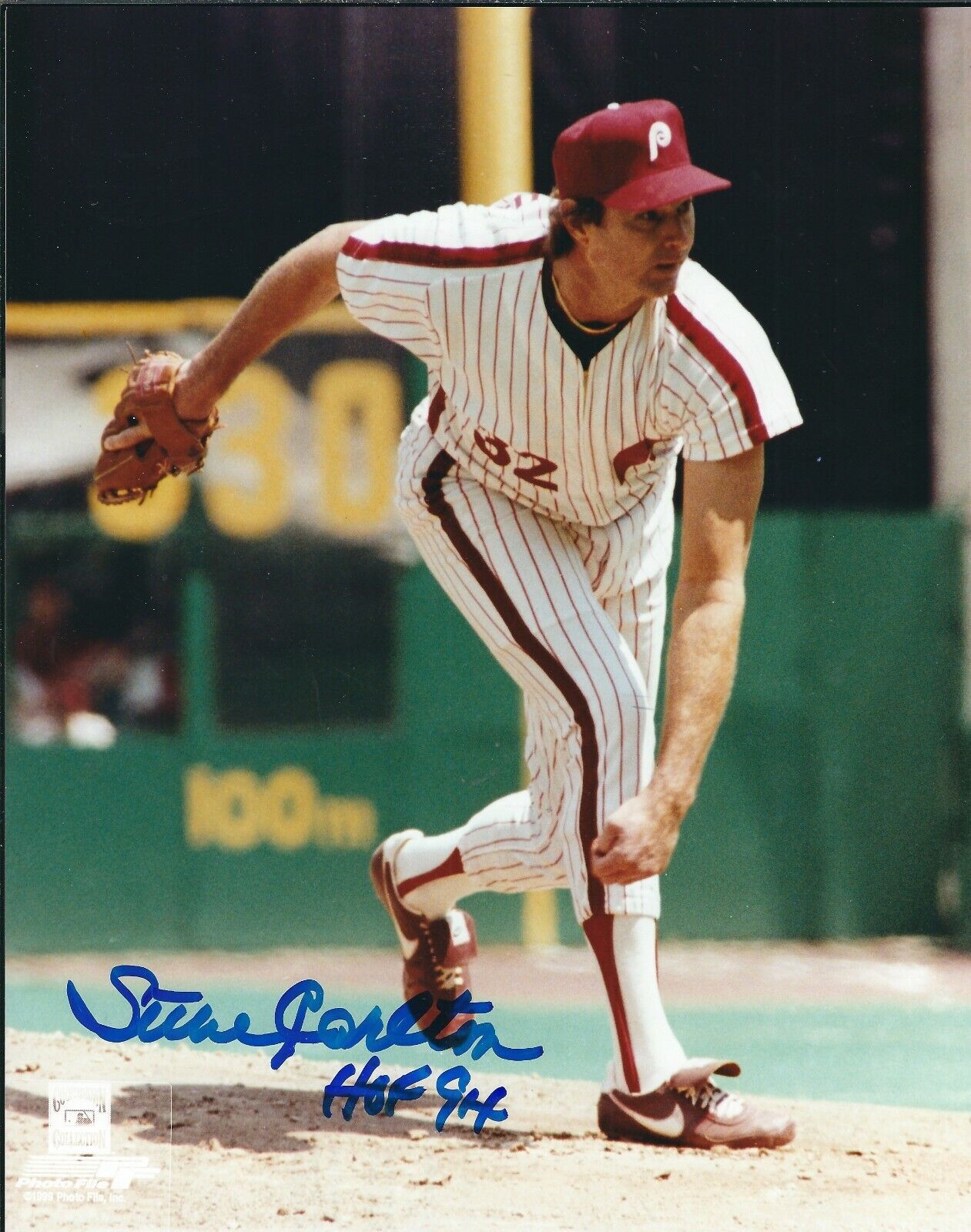 Autographed 8x10 STEVE CARLTON HOF 94 Philadelphia Phillies Photo Poster painting - COA