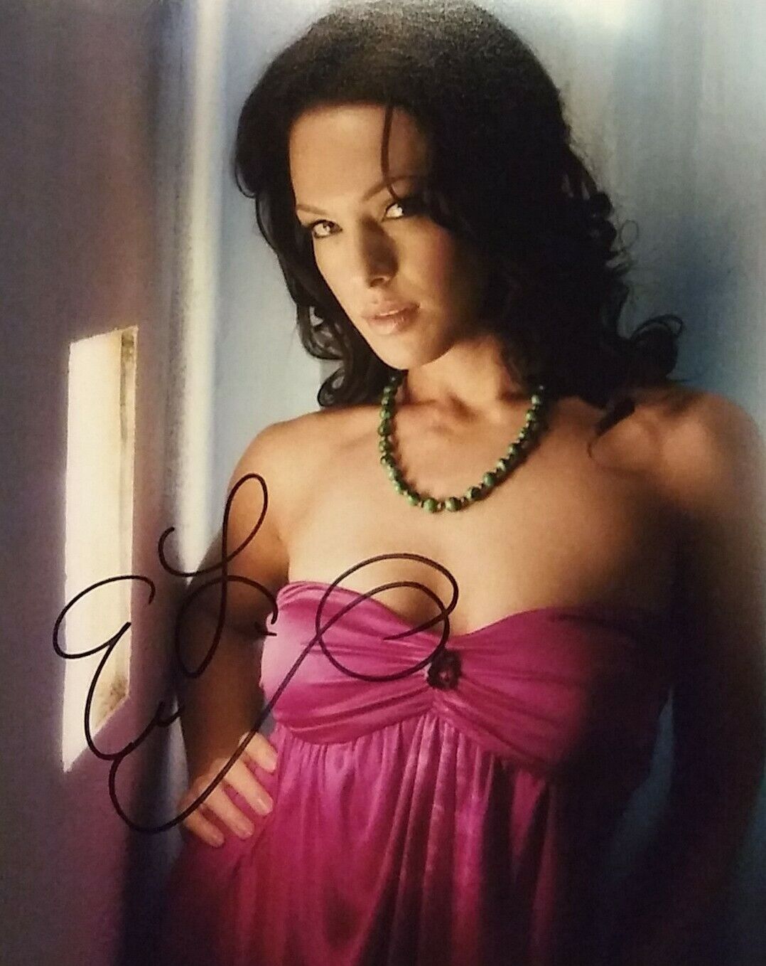 Erin Cummings signed 8 x 10