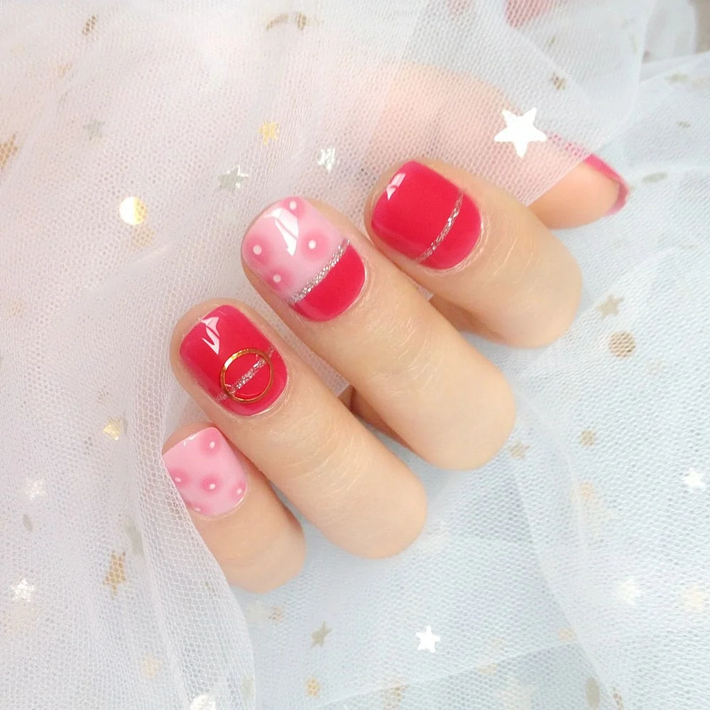 24Pcs Artificial Short Fake Nails 3D Holographic Sequins False Nails With Design DIY Full Cover Finger Tips Manicure Tools-Nail Inspo