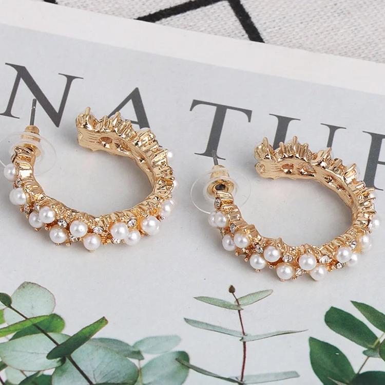 Pearl round shape earrings