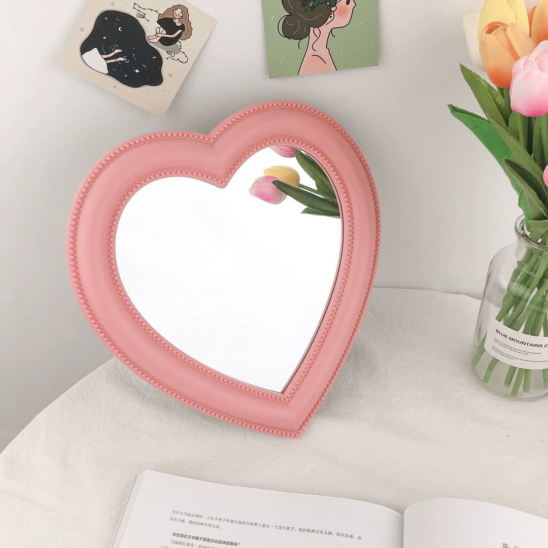 HEART SHAPED MAKEUP MIRROR