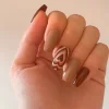 24 Pièces Faux Ongles Marron Naturel avec Motif Coeur
