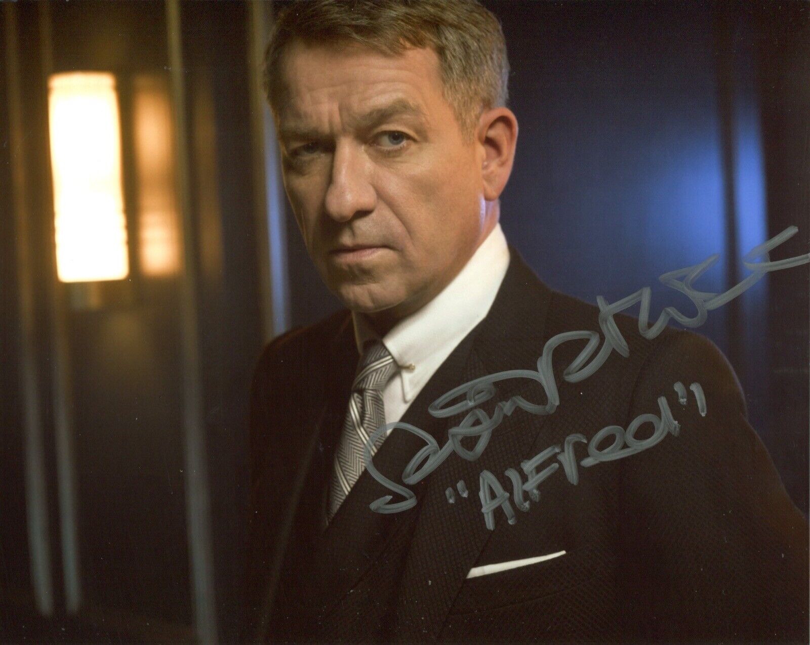 Batman TV series GOTHAM 8x10 Photo Poster painting signed by Sean Pertwee as Alfred