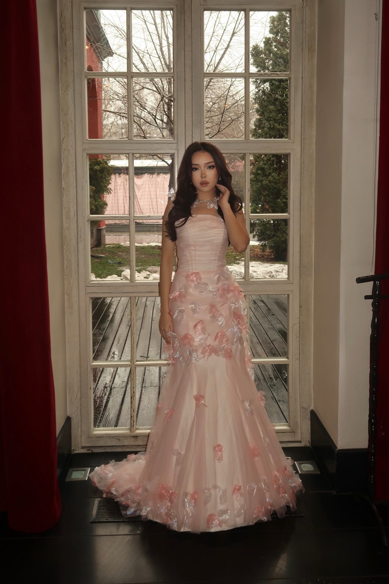 Lussooy Dreamy Pink Strapless Mermaid Sleeveless Sweep Prom Dress with Applique 