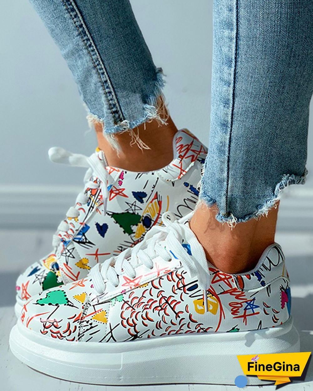 Doodle Print Eyelet Lace-up Muffin Sneaker