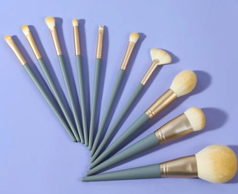 Minimalist Artificial Fiber Plastic Handgrip Makeup Brushes 1 Set