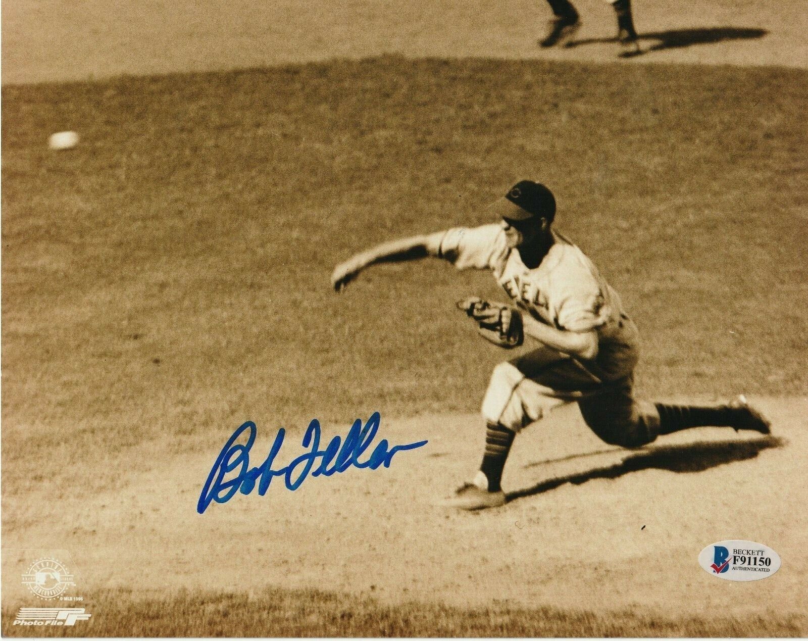 BOB FELLER Signed Cleveland INDIANS 8X10 Photo Poster painting w/ Beckett COA