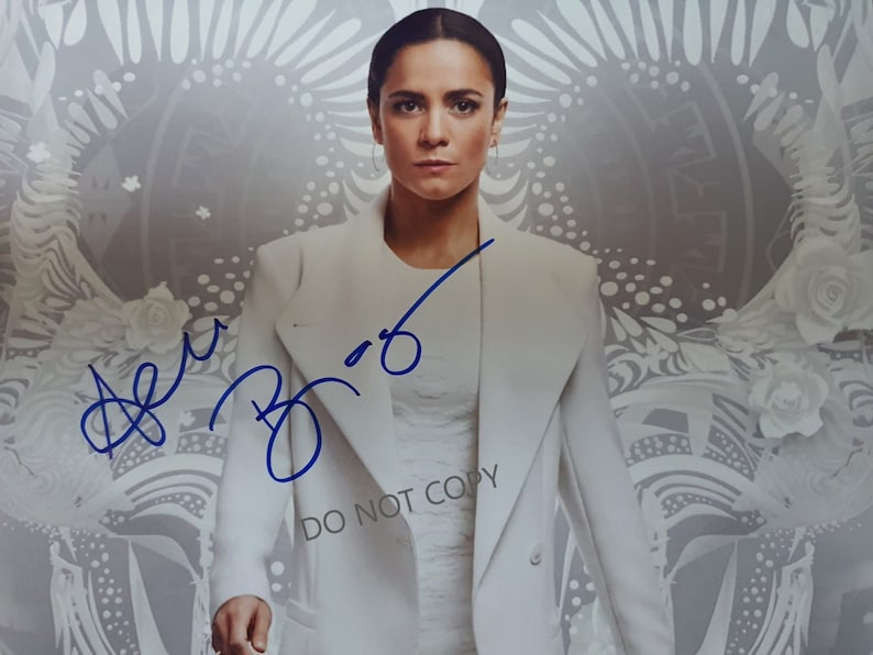 alice braga queen of the south 8 x10 20x25 cm Autographed Hand Signed Photo Poster painting