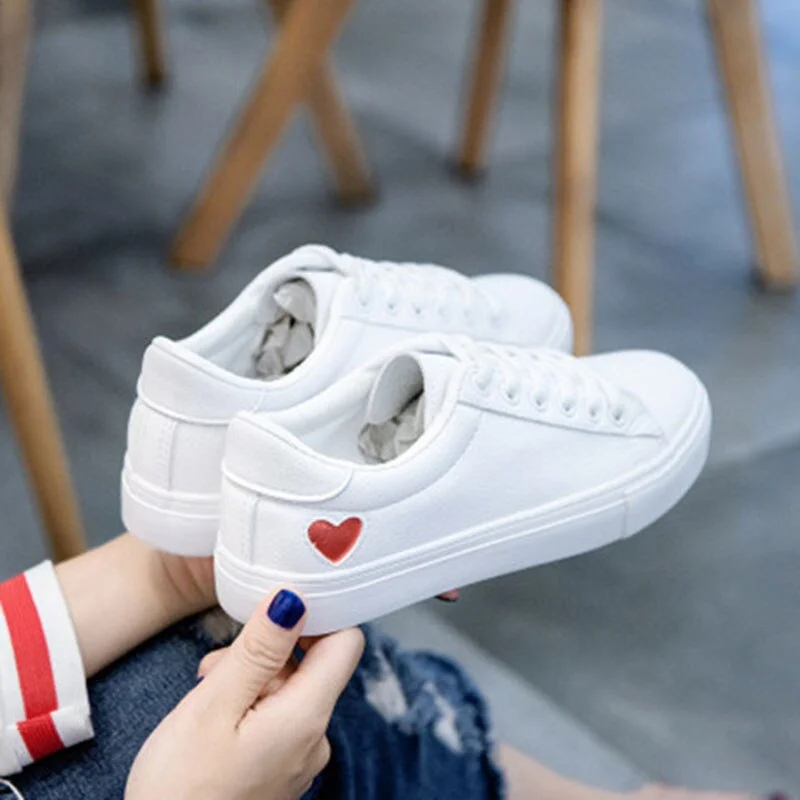 Women Canvas Shoes Women Casual Flats Heart Lace-up Fashion Ladies Spring/Autumn Shoes designer White Sneakers