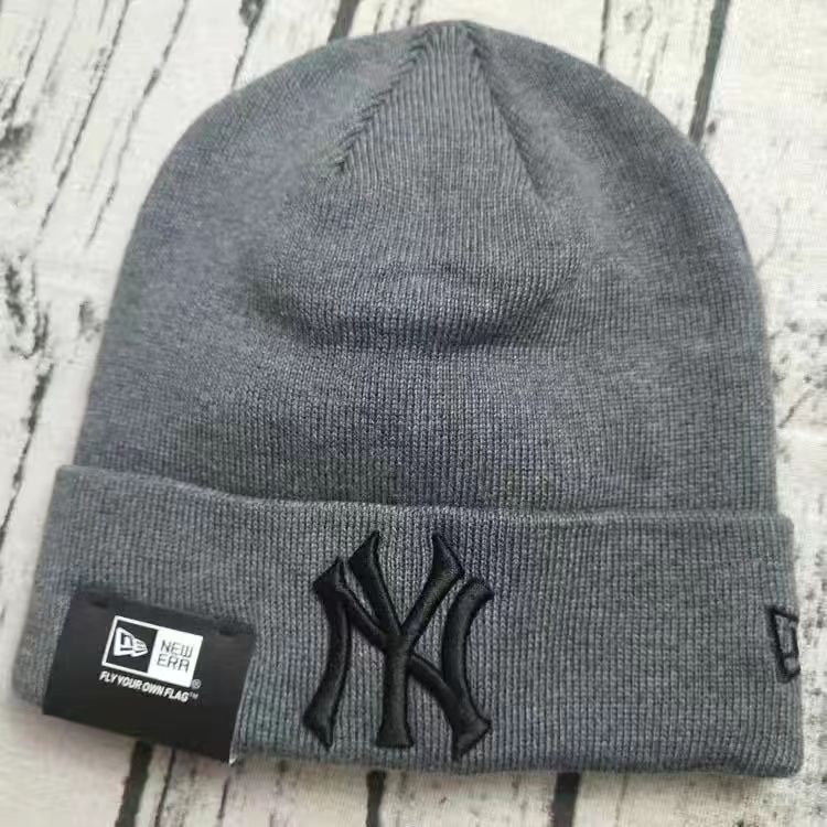 NEW ERA NEW YORK YANKEES EMBROIDERED CUFFED KNIT HAT