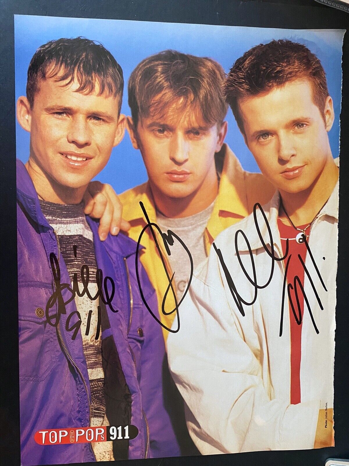 911 - CHART TOPPING BOY BAND - EXCELLENT SIGNED MAGAZINE Photo Poster painting