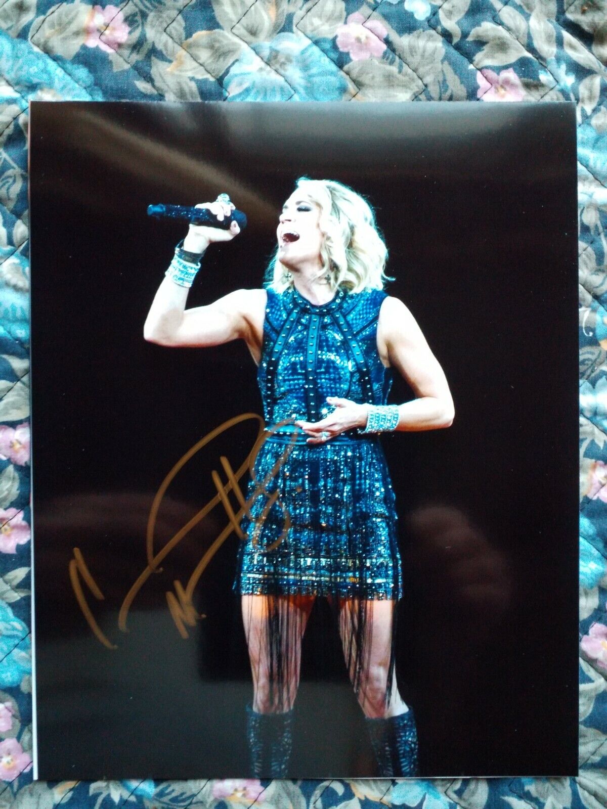 Autographed Carrie Underwood Authentic Signed 8 x 10 Photo Poster painting Really Nice