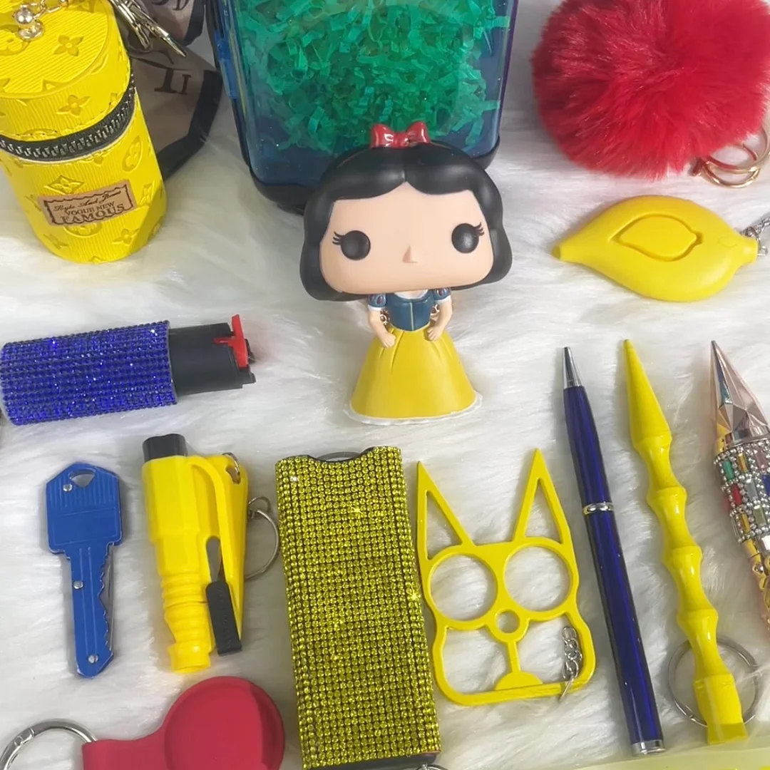 PRINCESS SNOW theme 35-in-1 self defense keychain with big funko figure