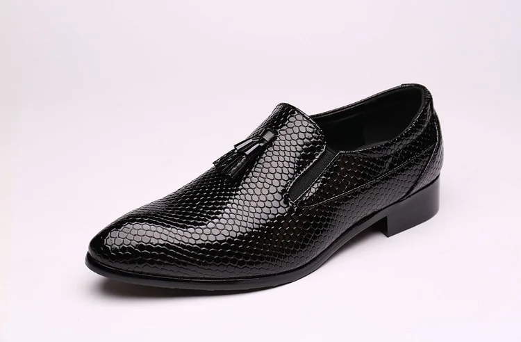 Men's Leather Shoes Pointed Toe Fashion Snake Print Tassel Loafers
