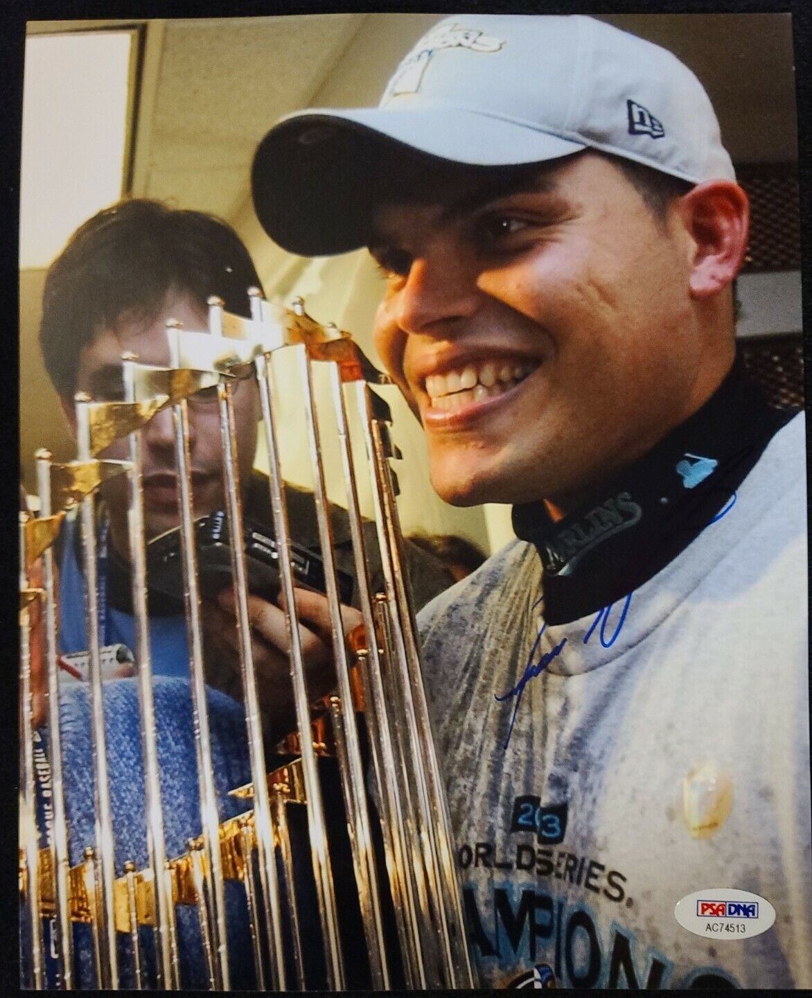 IVAN RODRIGUEZ Signed Florida Marlins World Series Champs 8x10 Photo Poster painting PSA/DNA