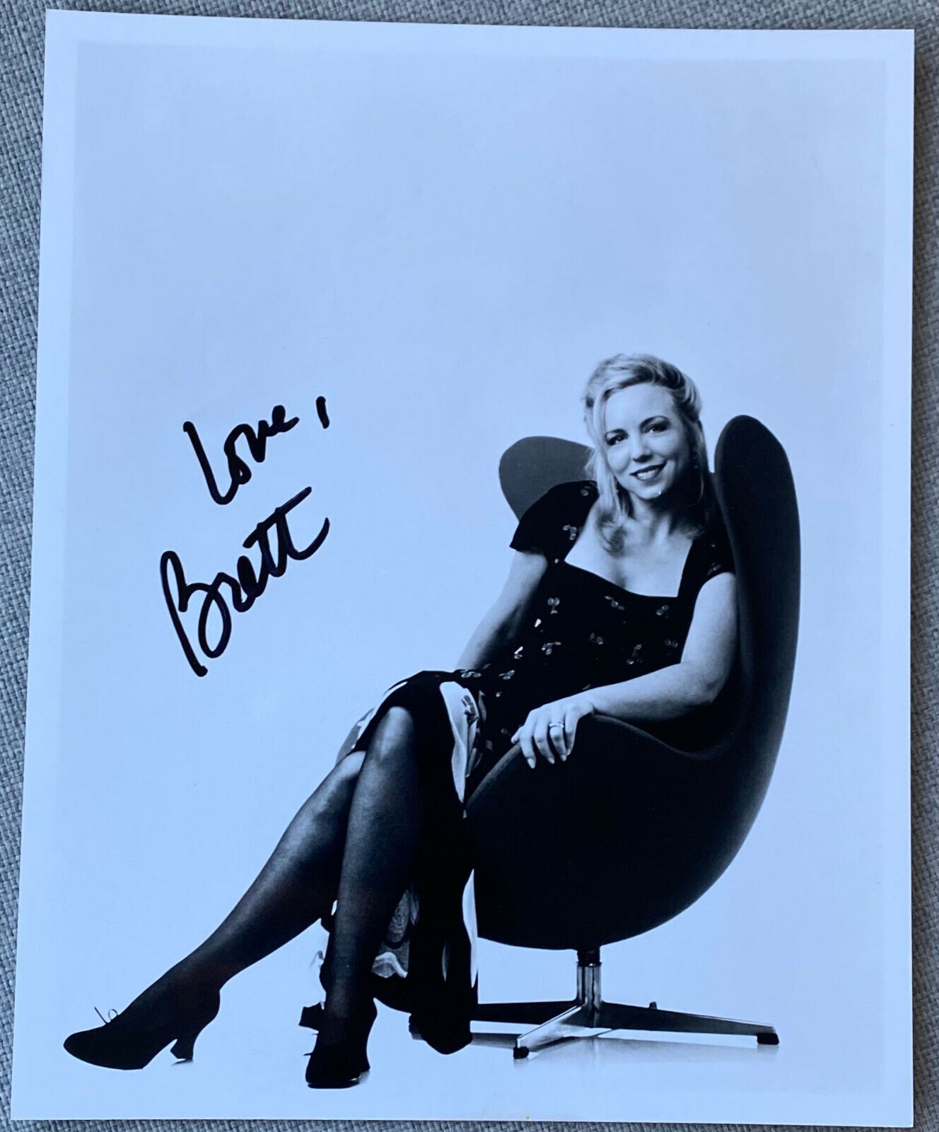 Brett Butler Signed In-Person 8x10 B&W Photo Poster painting - Authentic, Grace Under Fire