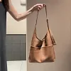 High-end niche design single shoulder crossbody bucket bag/tote bag for commuting