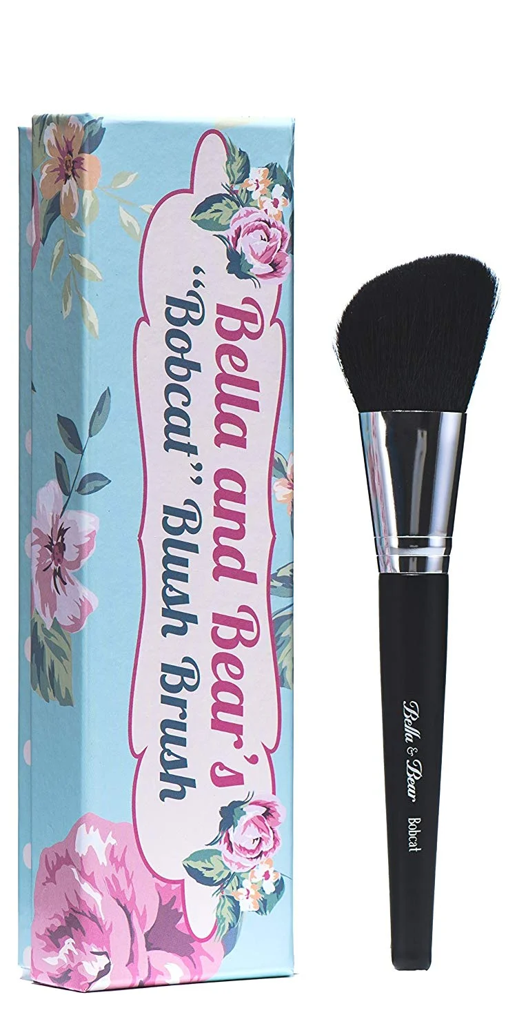 Blush Brush for highlighting bronzing contouring suitable for creams and powders vegan friendly
