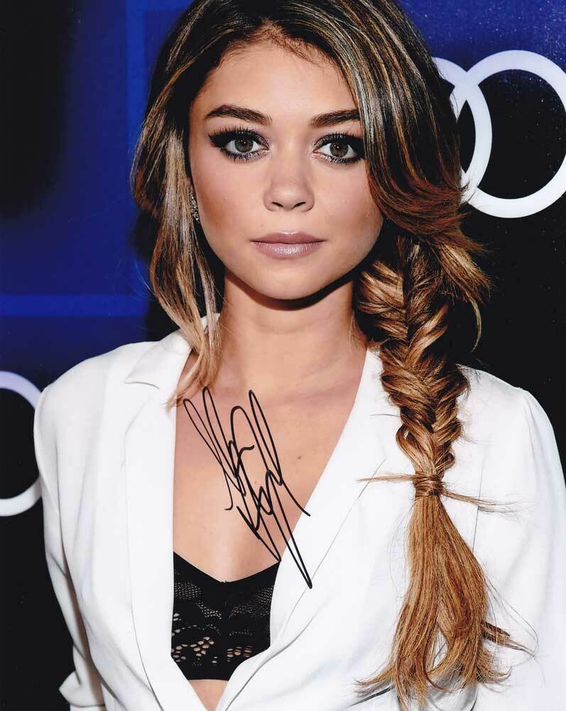 Sarah Hyland In-person AUTHENTIC Autographed Photo Poster painting SHA #32895