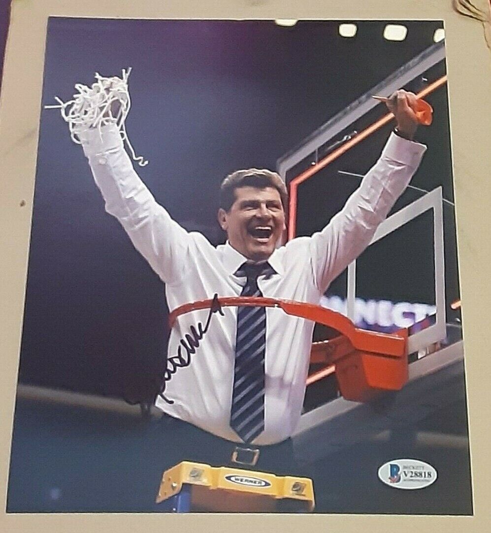 Geno Auriemma UCONN Huskies NCAA Champs SIGNED AUTOGRAPHED 8x10 Photo Poster painting BAS V28818