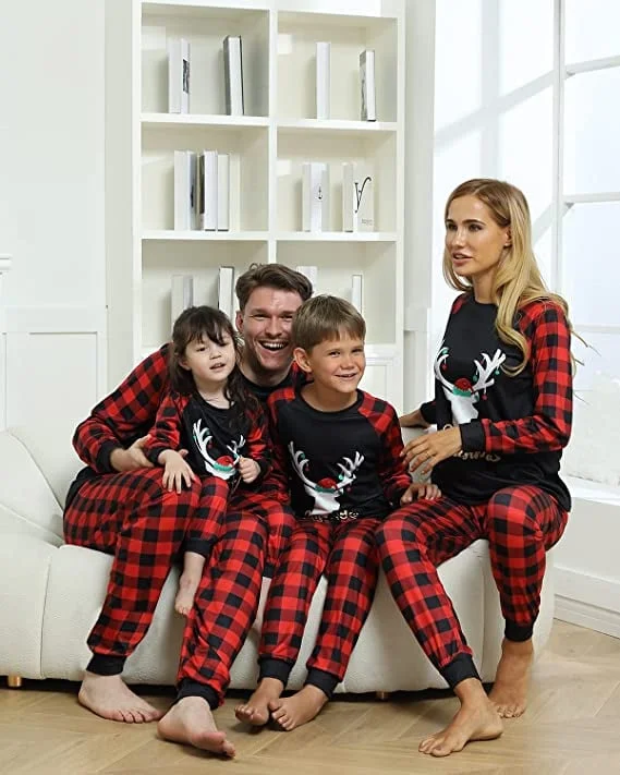 🔥Hot Sale 50% OFF🔥Grid ELK Christmas Family Pajamas-Black&Red