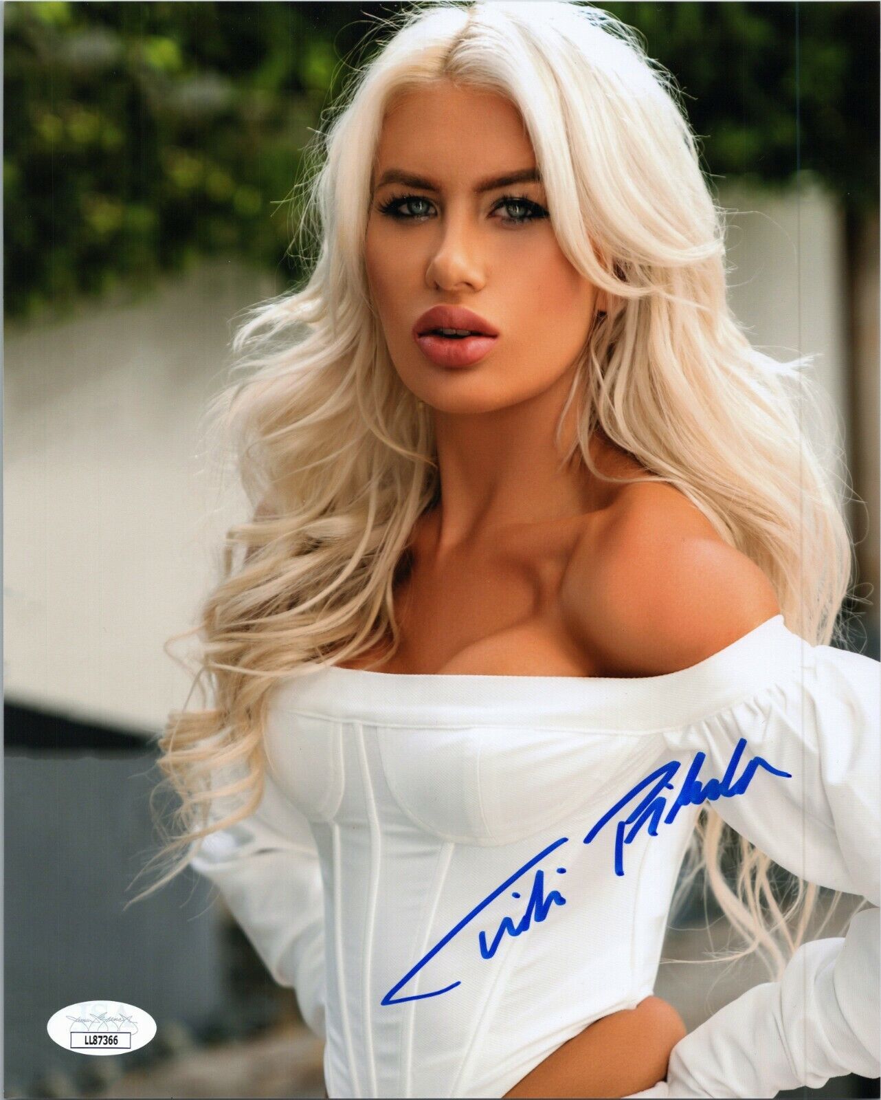 TITI PIKULA Authentic Hand-Signed SEXY Instagram Model