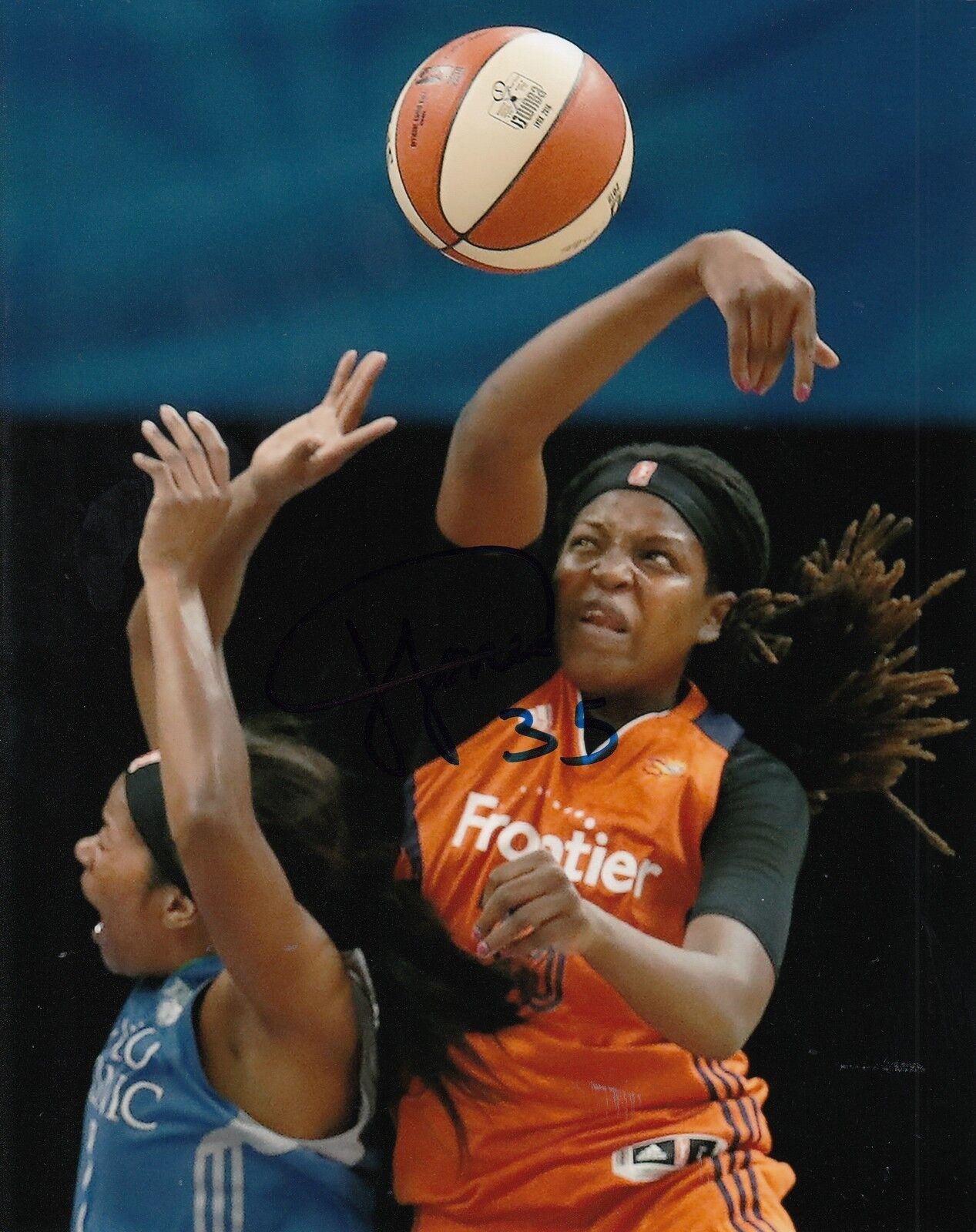 JONQUEL JONES signed (CONNECTICUT SUN) WNBA basketball 8X10 Photo Poster painting W/COA #5