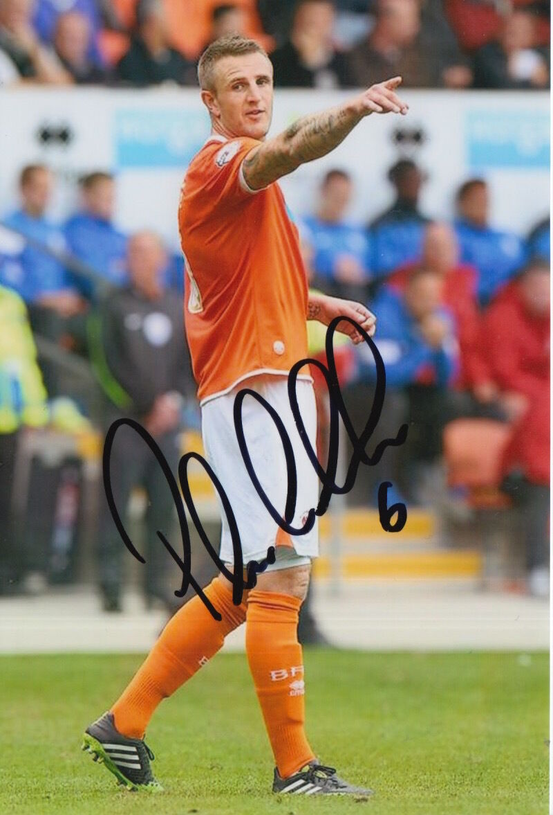 BLACKPOOL HAND SIGNED PETER CLARKE 6X4 Photo Poster painting.