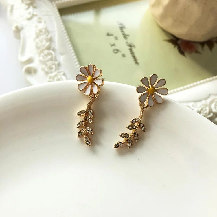 Daisy Flower Leaf Earrings