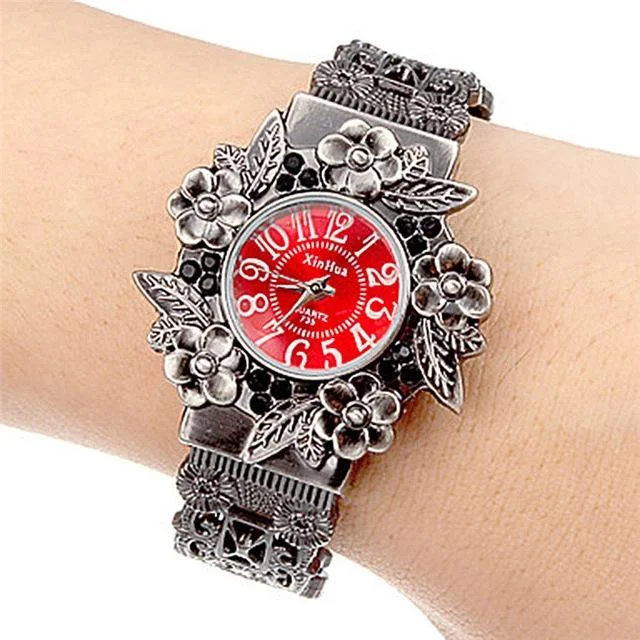 Retro Embossed Flower Bracelet Quartz Watch for Women