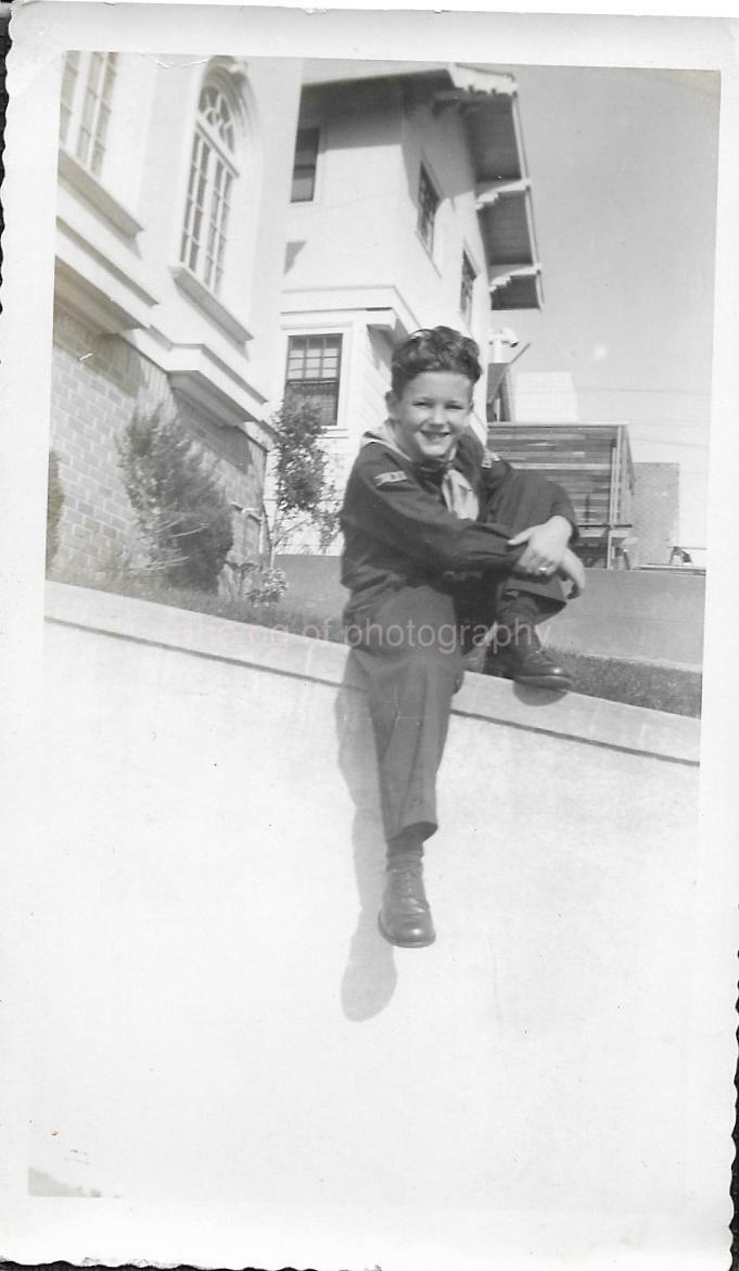 Scout YOUNG BOY b + w FOUND Photo Poster painting Original Snapshot Photo Poster paintingGRAPHY D 99 11 N