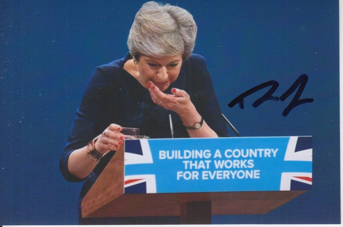 THERESA MAY HAND SIGNED 6X4 Photo Poster painting UK PRIME MINISTER AUTOGRAPH 3