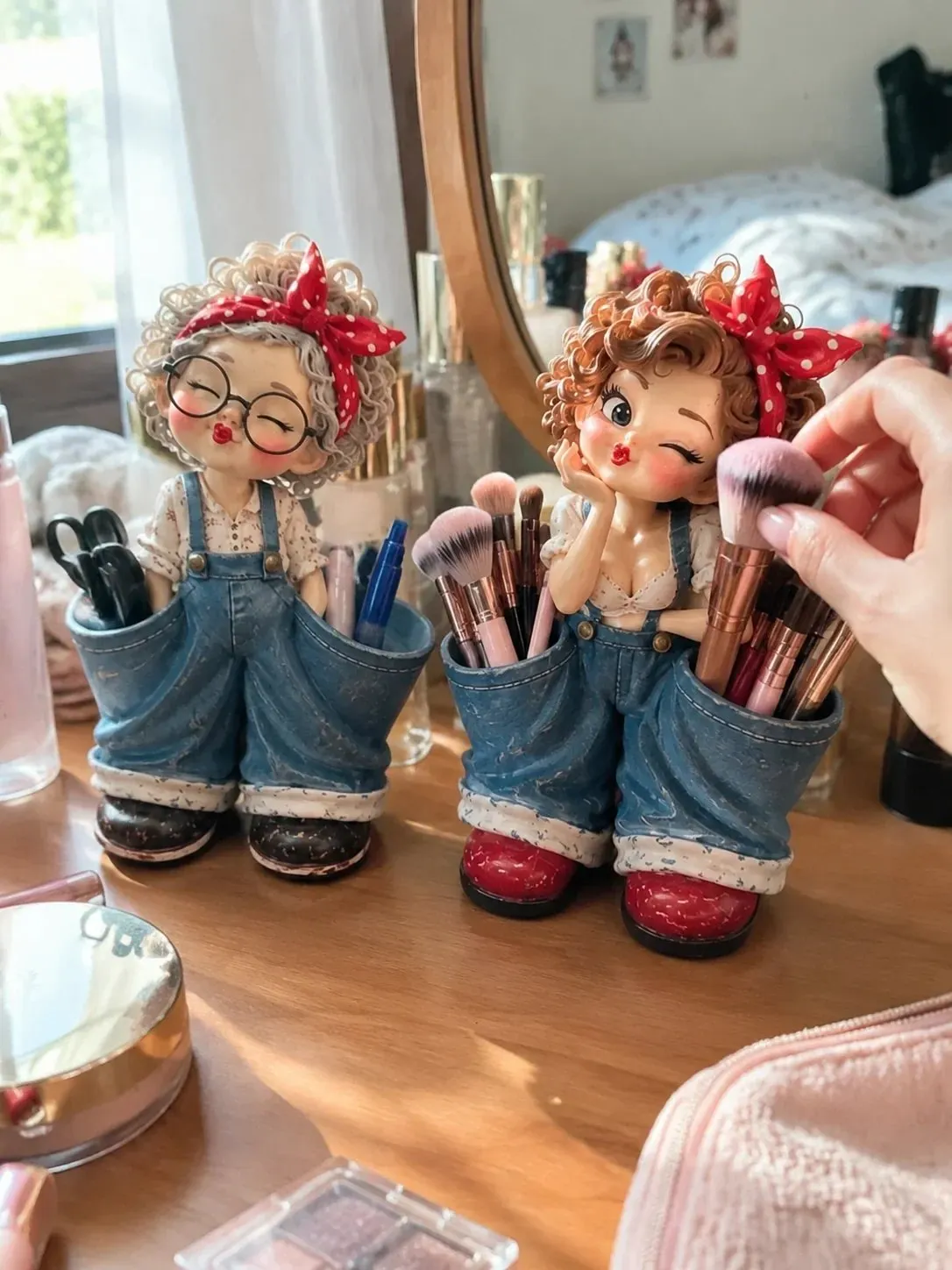 Retro Girl Makeup Brush Holder