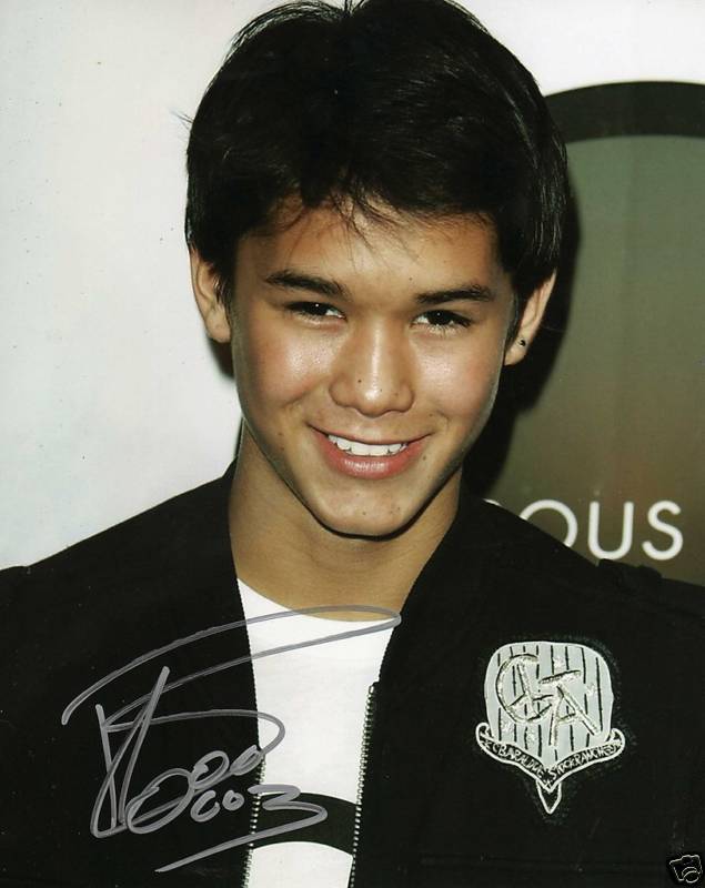 BOO BOO STEWART TWILIGHT ECLIPSE SIGNED 8X10 PICTURE