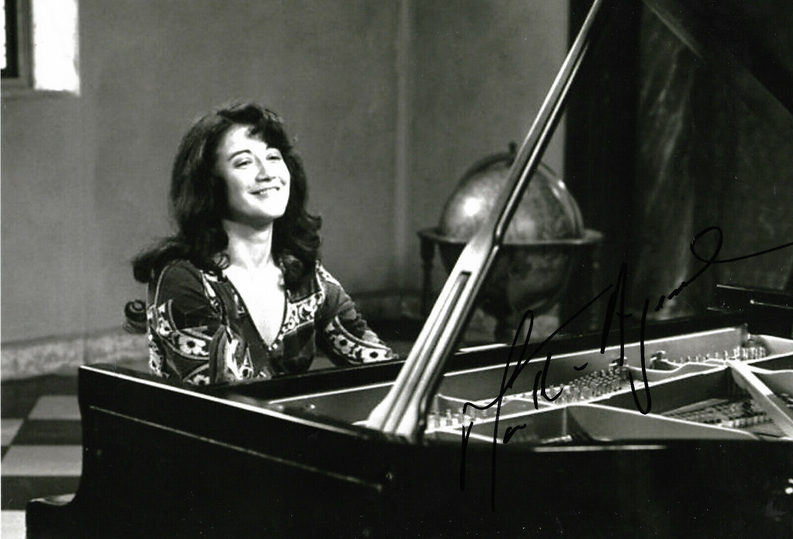 Martha Argerich signed 8x12 inch Photo Poster painting autograph