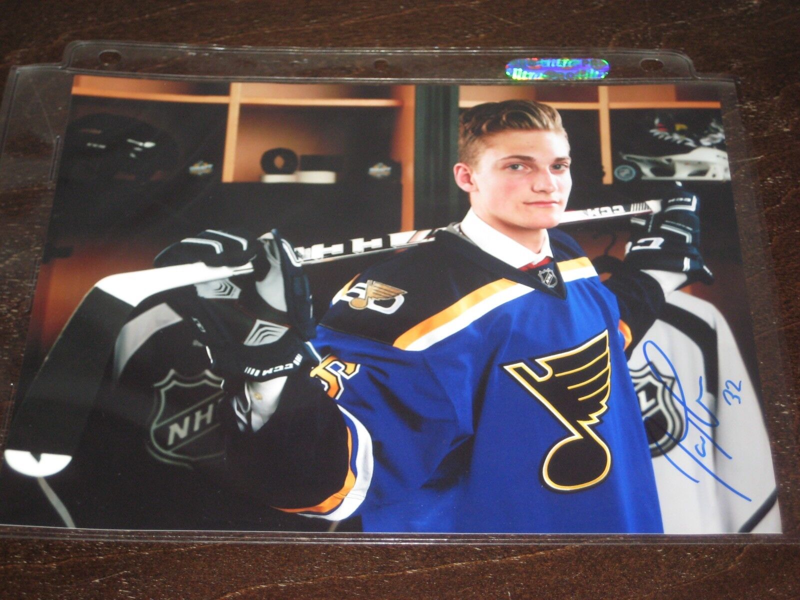 TAGE THOMPSON autographed ST. LOUIS BLUES 8X10 Photo Poster painting