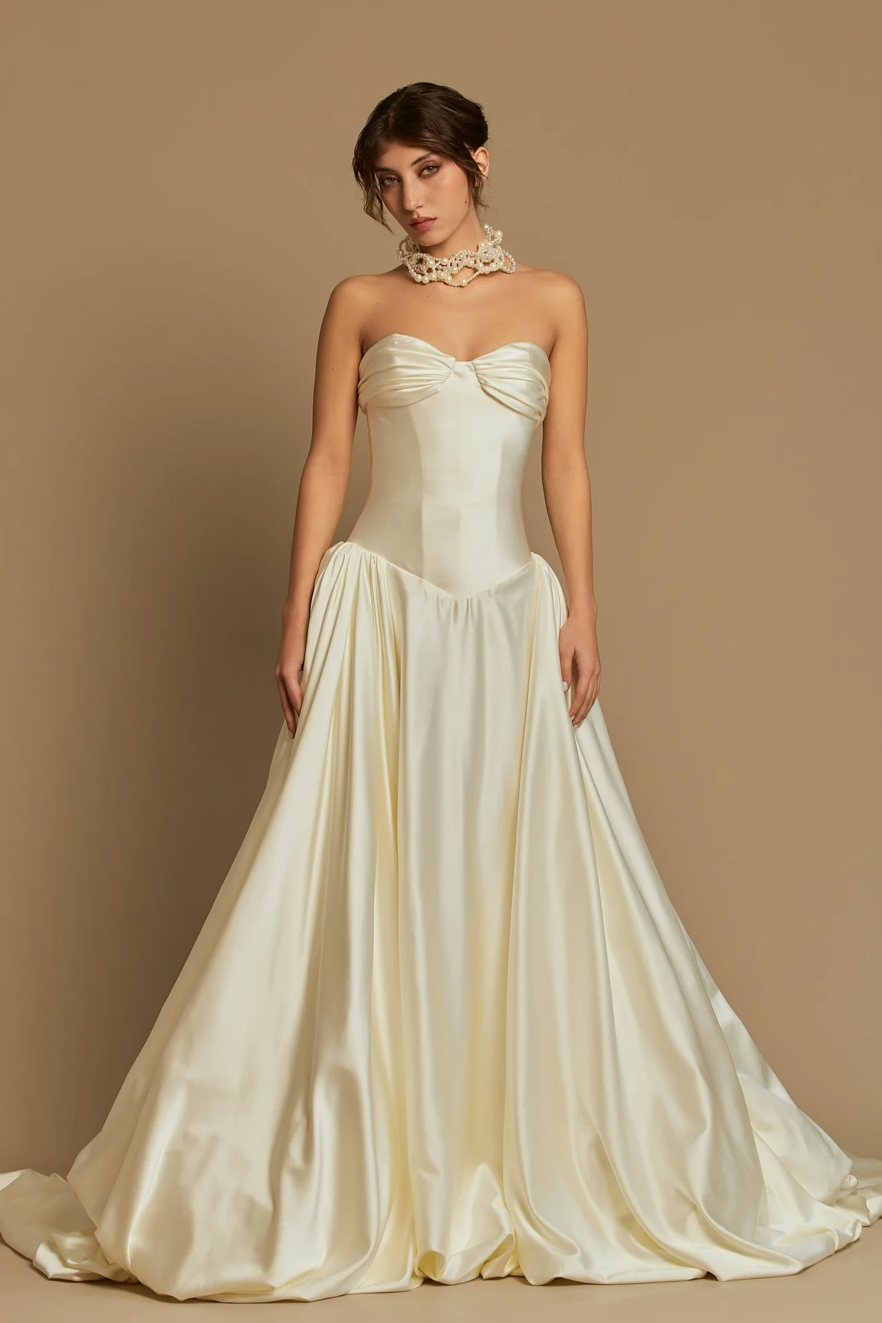 Lussooy Sweetheart Graceful Ivory A-Line Wedding Dress Pleated in Satin