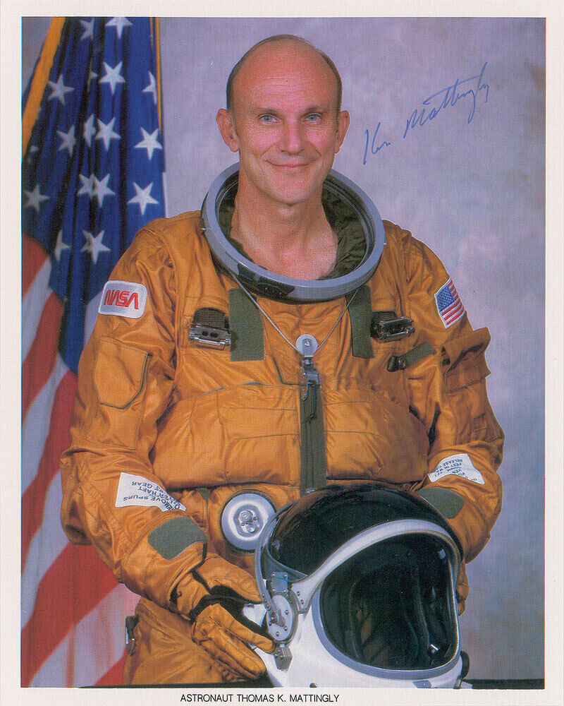 APOLLO 16 - KEN MATTINGLY Signed Photo Poster paintinggraph - NASA Astropnaut - Preprint