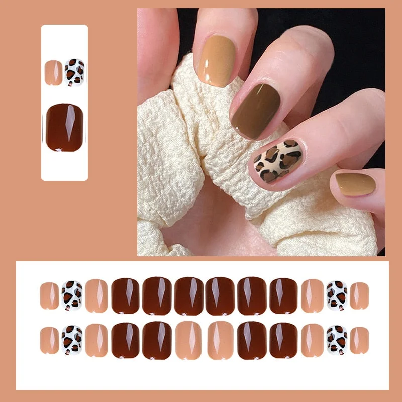 24pcs/box fake short nails with glue round head Finished Nails Manicure Patches Strawberry Patches press on nails with designs-Nail Inspo