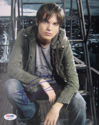 Thomas Dekker Signed Authentic Autographed 8x10 Photo Poster painting (PSA/DNA) #H81285