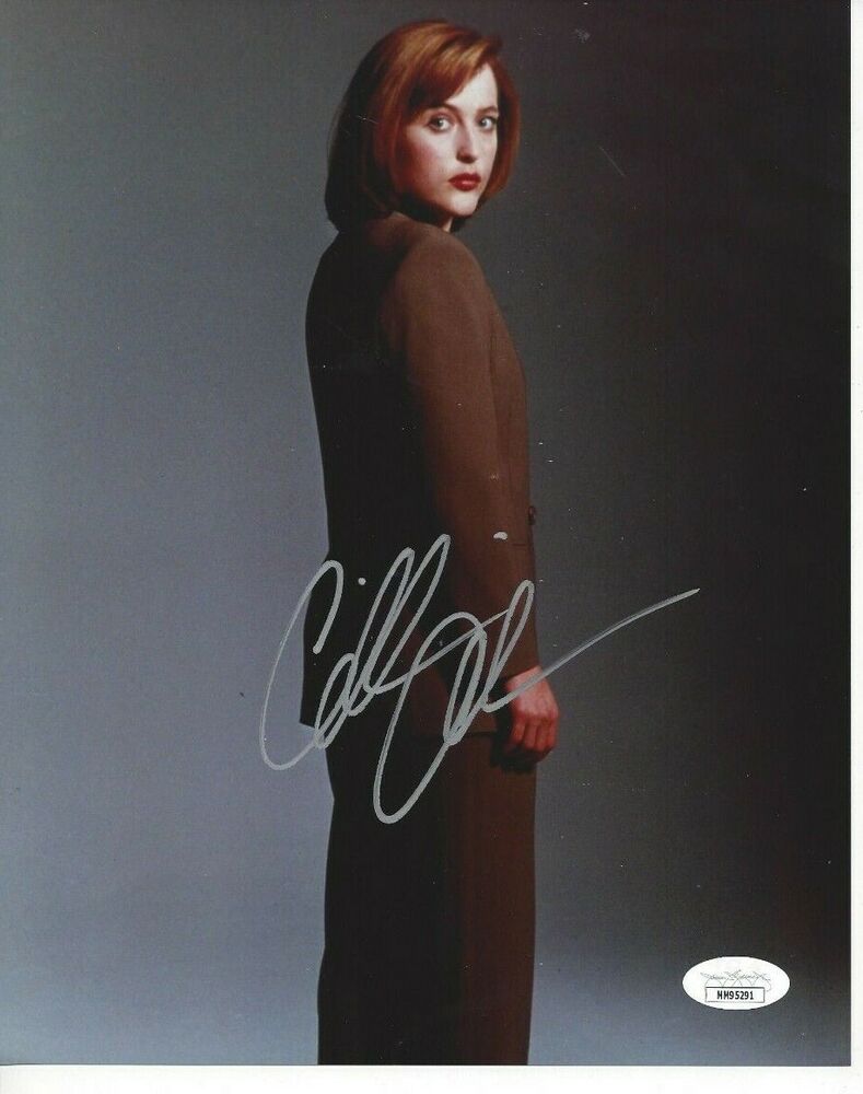 Gillian Anderson Autographed 8x10 X Files JSA  C216