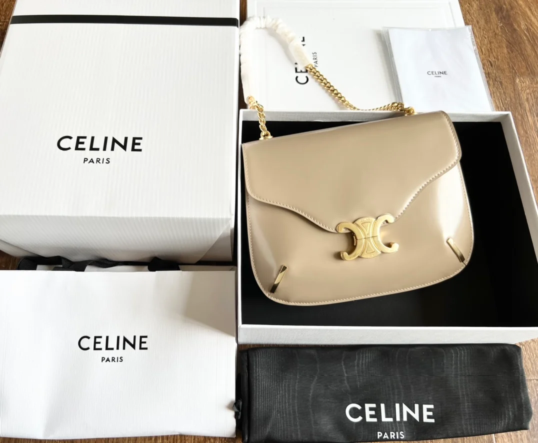 CELINE BESACE TRIOMPHE