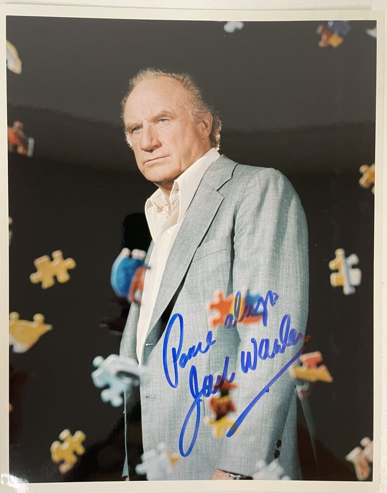 Jack Warden (d. 2006) Signed Autographed Glossy 8x10 Photo Poster painting - COA Matching Holograms