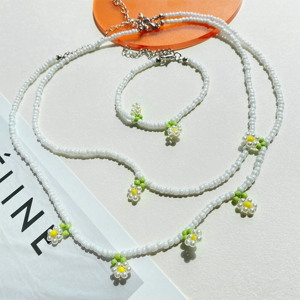 Dvacaman Korean Trendy Colorful Little Daisy Flower Beaded Necklace for Women Boho Acrylic Bead Clavicle Necklace Choker Jewelry