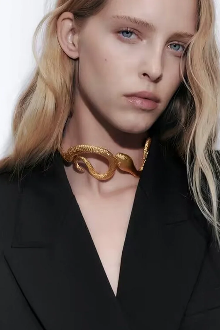 Gothic Metallic Emulated Snake Pleated Alloy Necklace